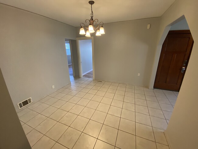 Building Photo - Stunning 4br 2ba in the Heart of Bayview !