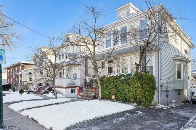 Building Photo - 60 Union Ave