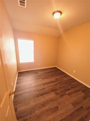 Building Photo - 1105 Essex Dr