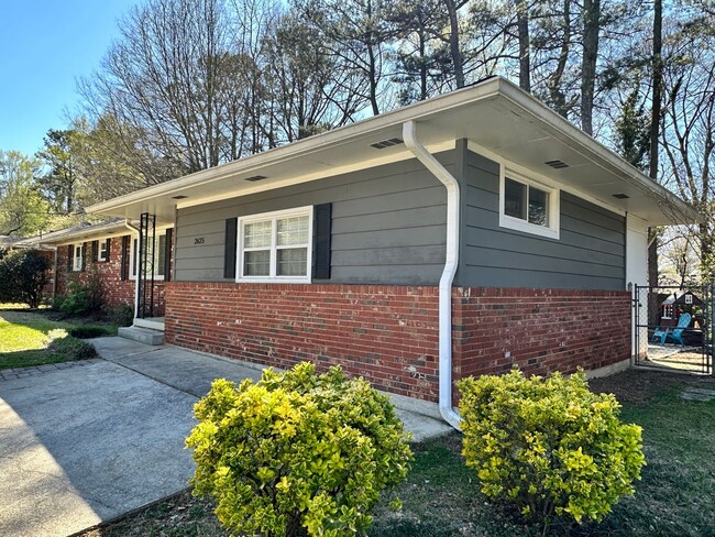 Primary Photo - 3 bedroom 2 bath home in a great area fill...