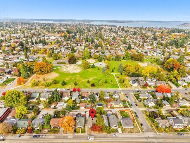 Building Photo - Charming Tacoma 2BR with Private Patio & RV Parking