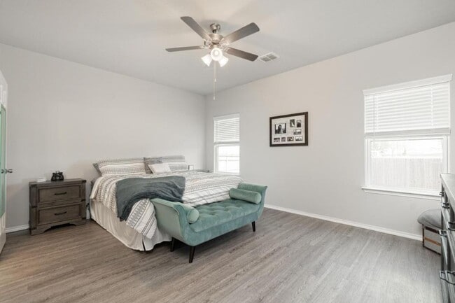 Building Photo - 5510 Daniel Wy