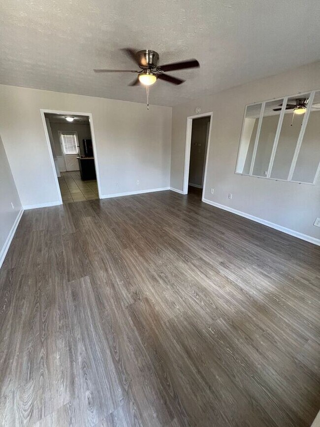 Building Photo - Spacious 2-Bed, 2-Bath Duplex in Lawrenceville — Ready Now!