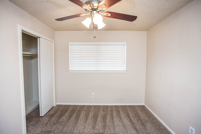 Building Photo - Beautiful 3/2 with a Bonus Room!
