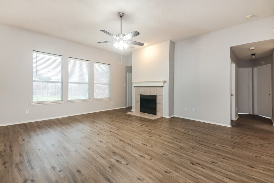 Building Photo - 114 Redbud Dr