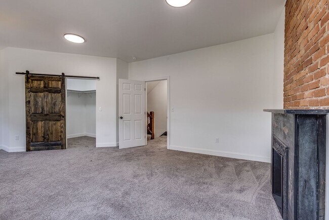 Building Photo - 19 Allen St