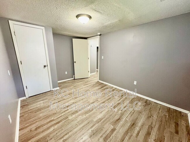 Building Photo - 3904 Springfield St