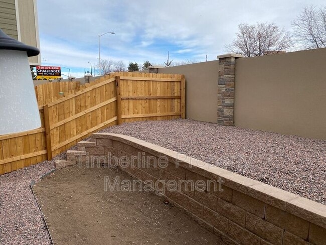 Building Photo - 889 Grissom Dr.
