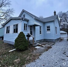 Building Photo - "Charming 3-Bed Bungalow, Laminate Floorin...