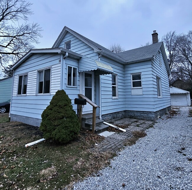 Primary Photo - "Charming 3-Bed Bungalow, Laminate Floorin...