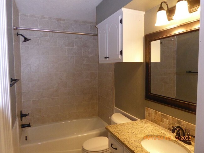 Building Photo - 2315 NE Village Dr