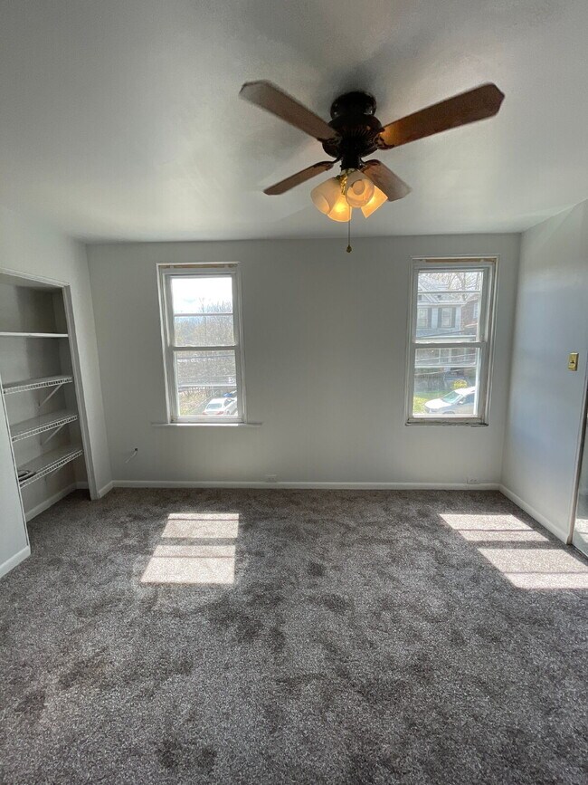 Building Photo - Cozy 3 Bedroom 1 Bath Home! - THIS PROPERTY HAS A PENDING APPLICATION. PLEASE CHECK WITH OUR OFFI...