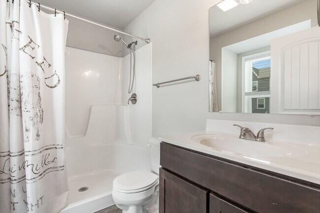 Building Photo - 652 N College St