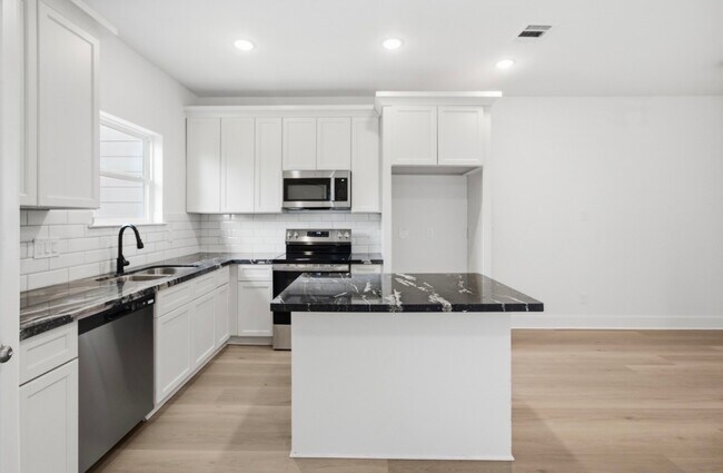 Building Photo - 307 Bolden St