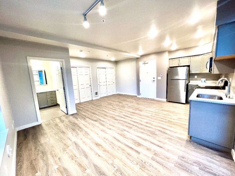 Building Photo - 2330 Yakima Ct