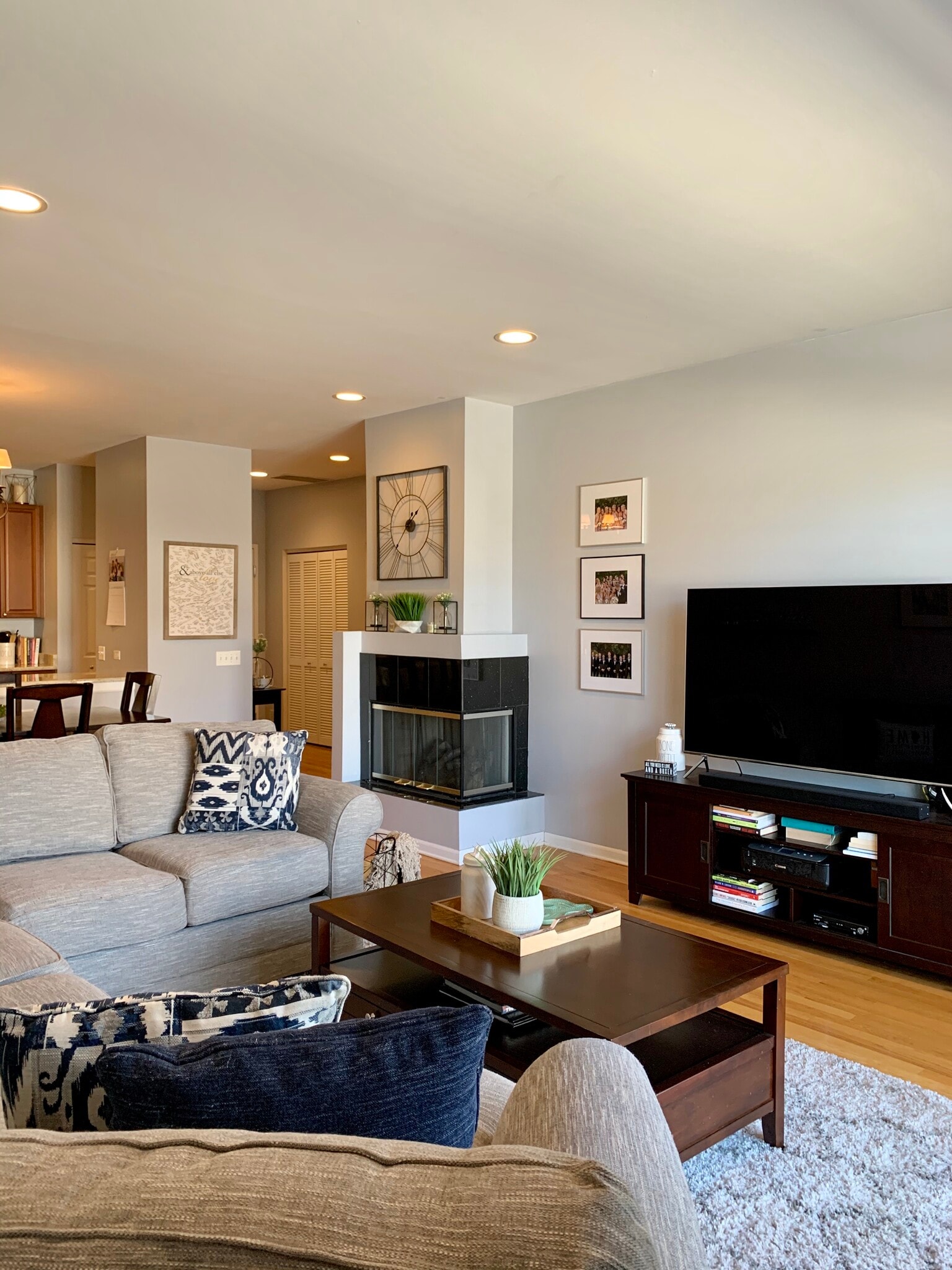 Living Room/Kitchen/Hall - 2040 W Belmont Ave