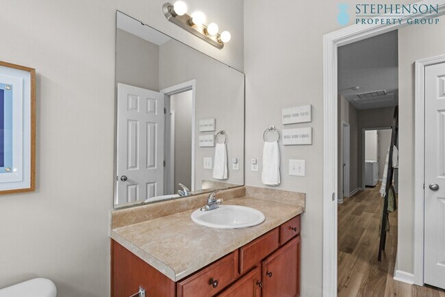 Building Photo - Furnished Rental! STR