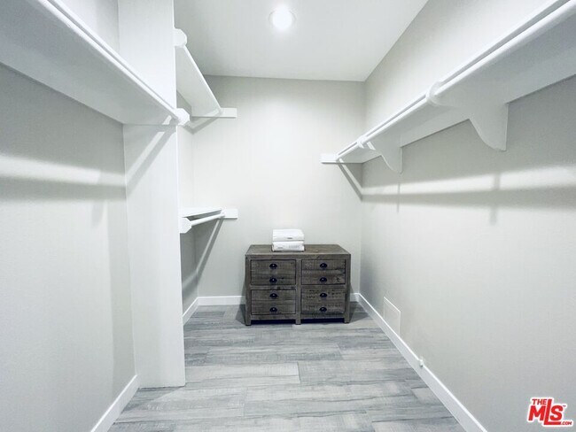 Building Photo - 4642 Park Granada Park