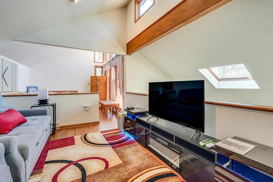 Building Photo - 5317 Woodbridge Dr E