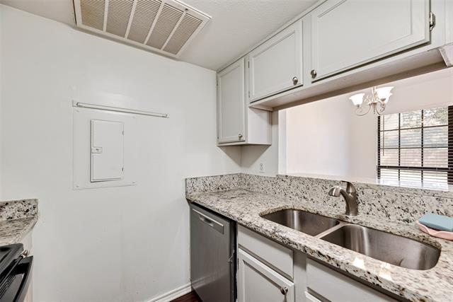 Building Photo - 449 Harris St