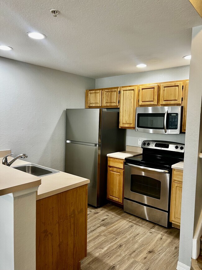 Building Photo - 4004 Venetian Bay Dr