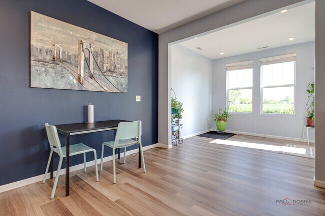 Building Photo - 573 Watercress Dr