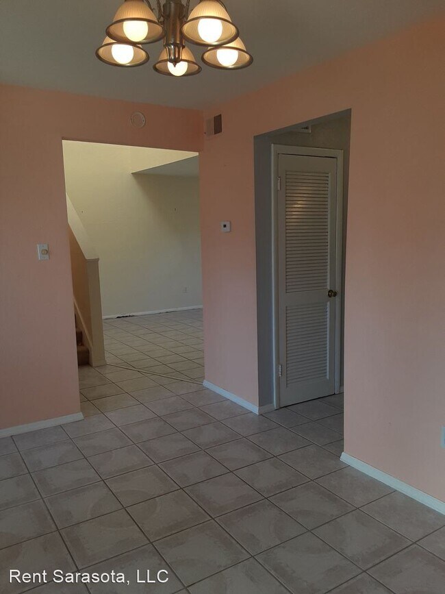 Building Photo - 3 br, 2.5 bath House - 4477 Sandner Dr.