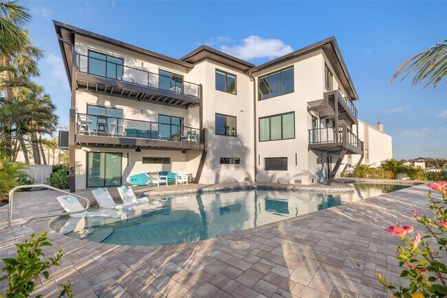 Building Photo - 12404 Capri Cir N