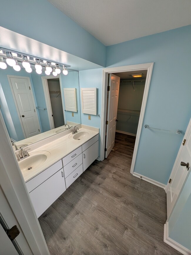 Building Photo - 7505 River Rd