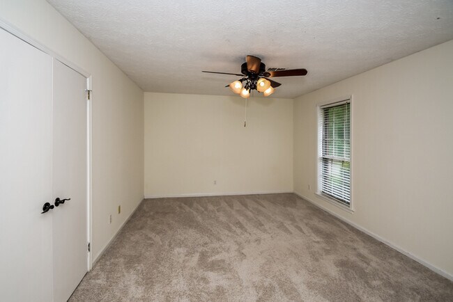 Building Photo - 623 Marlyn Dr