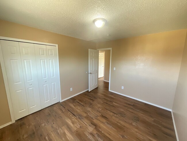 Building Photo - 5 Bedroom Home Available Near Research Pkw...