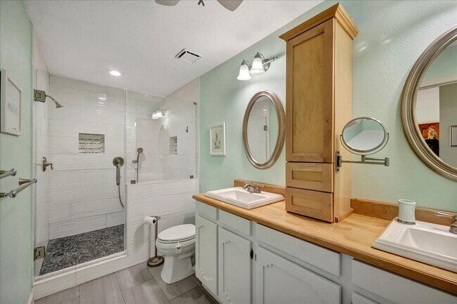 Building Photo - 16702 Dale Oak Way