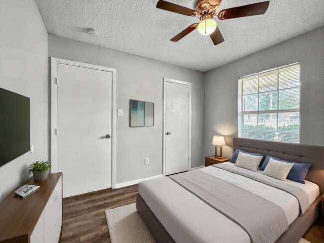 Building Photo - Pet-Friendly 5BR/2BA Home w/ Garage & Fenc...