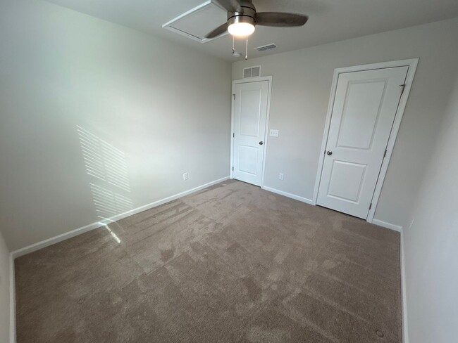 Building Photo - *Move in Special* 4 Bedroom | 2.5 Bath Hom...