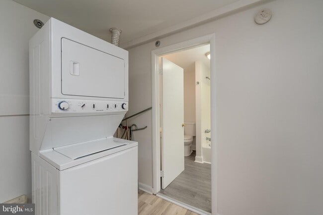 Building Photo - 1722 Eastern Ave