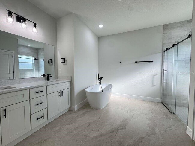 Building Photo - 8902 SW 135th Street Rd