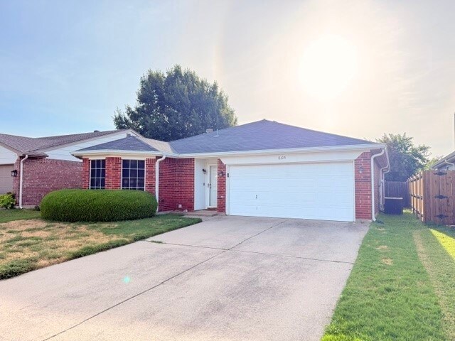 Building Photo - 8125 Dripping Springs Dr
