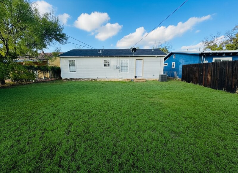 Building Photo - 906 N Bishop St