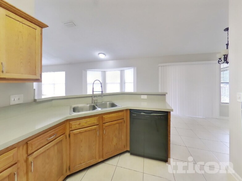 Building Photo - 1487 Rose Hill Dr E