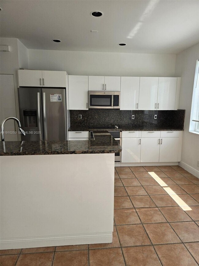 Building Photo - 4361 Dogwood Cir