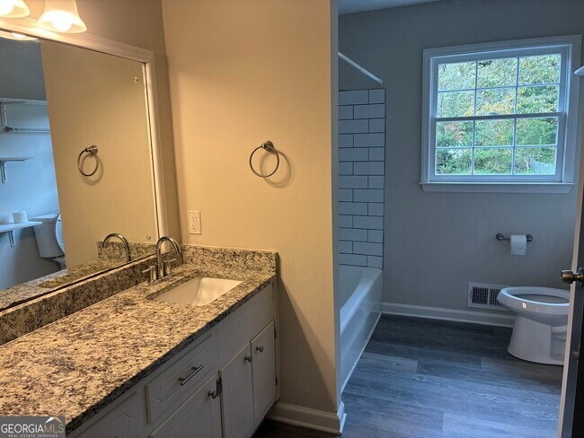 Building Photo - 6322 W Fayetteville Rd