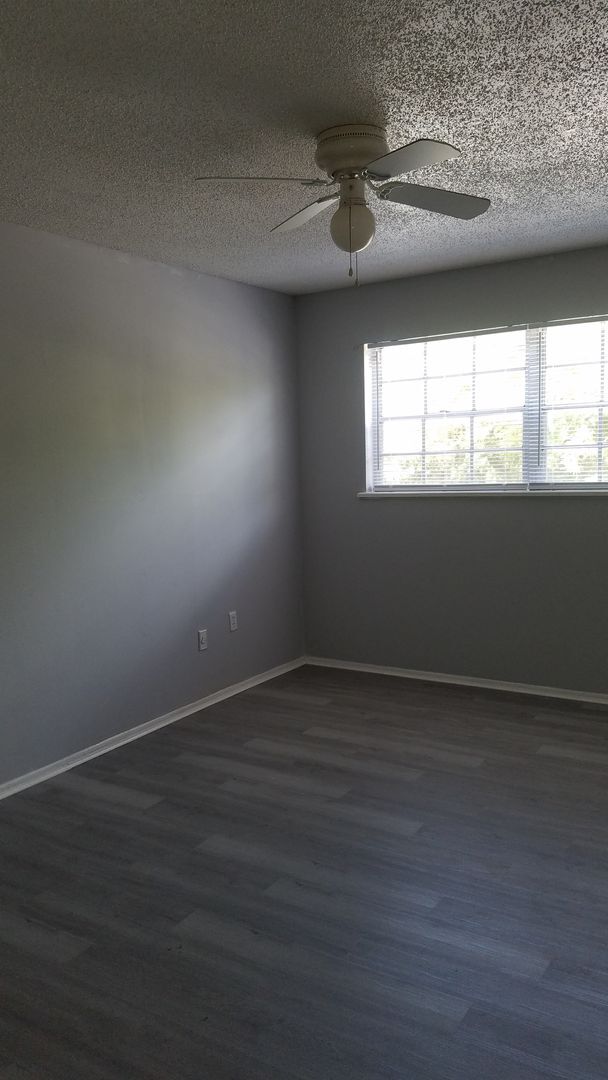 Building Photo - Grove Park Condo