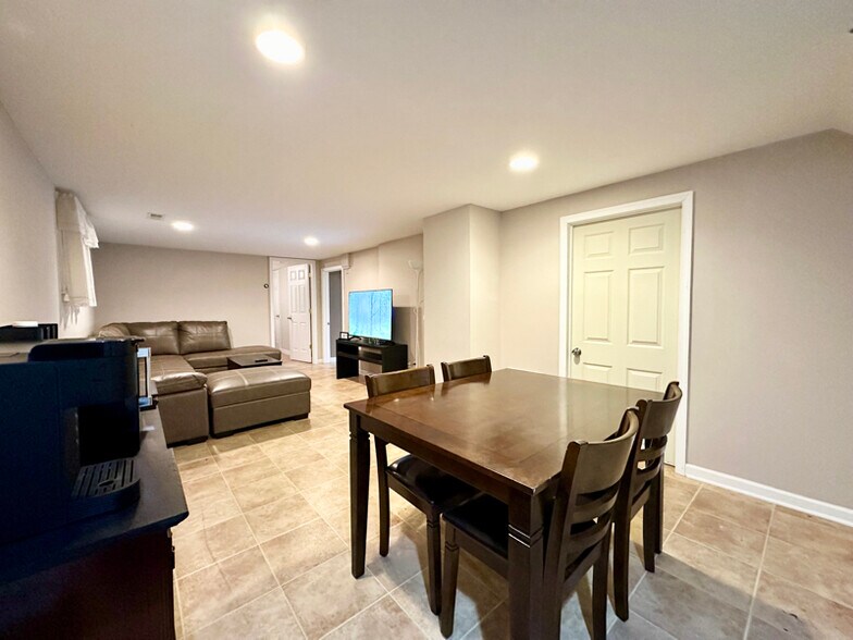 Building Photo - 31 Tyne Dr