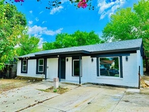 Building Photo - 740 Bimebella Ln