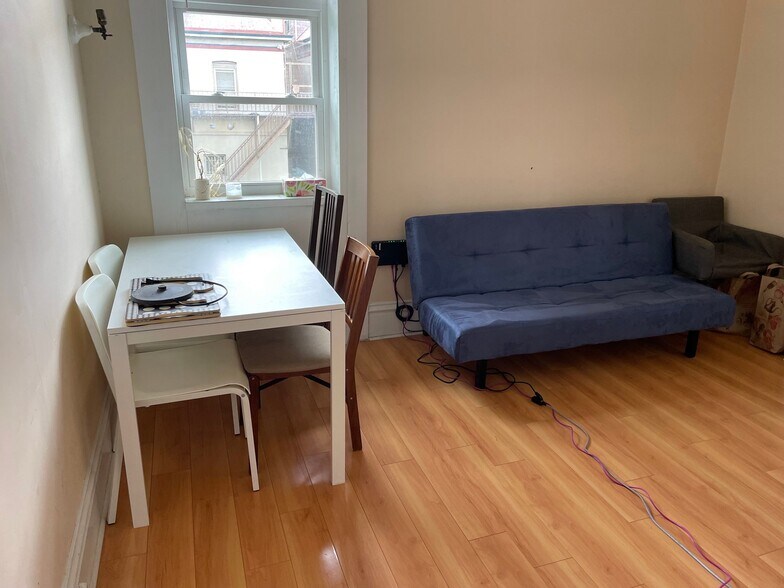 Building Photo - 746 Broughton St