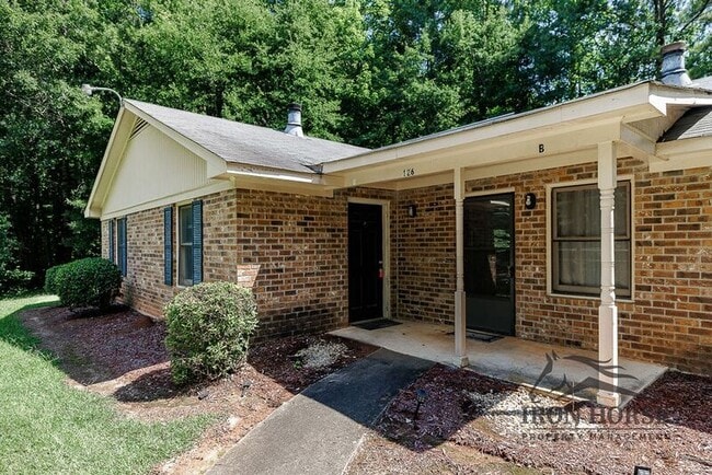 Building Photo - 126 Greenwood Dr