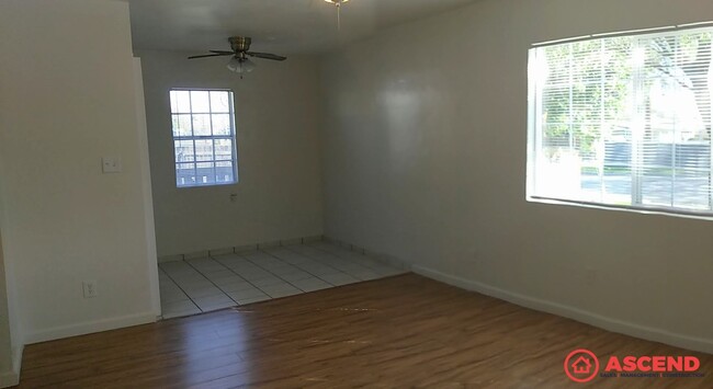 Building Photo - Cute Home In Northeast Bakersfield!