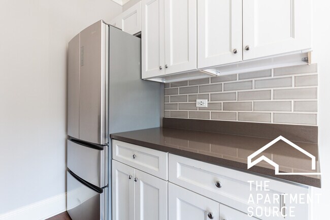 Building Photo - 817 W Lakeside Pl