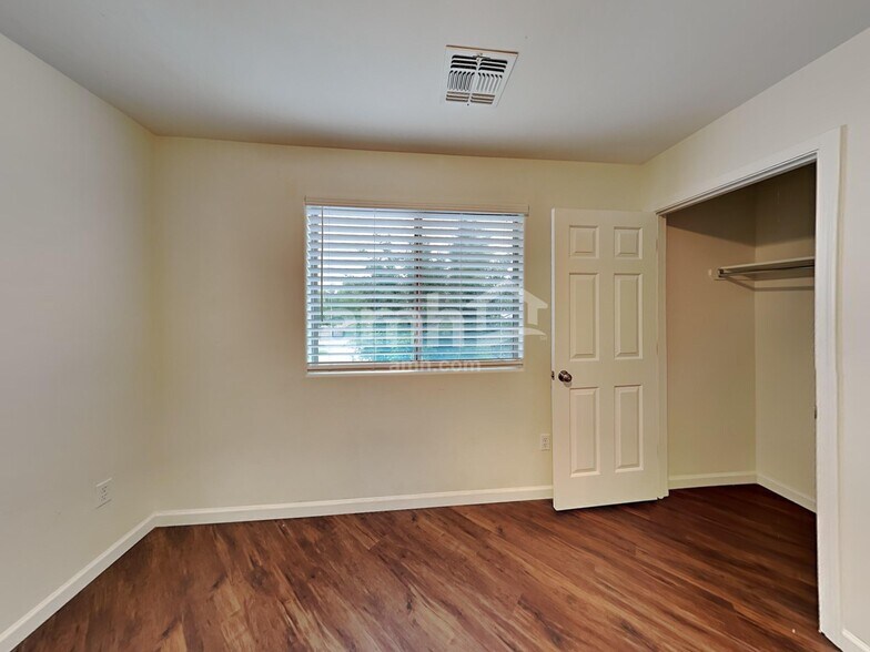 Building Photo - 119 S Beyerville Pl