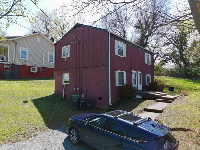 Building Photo - 800 Castalia St